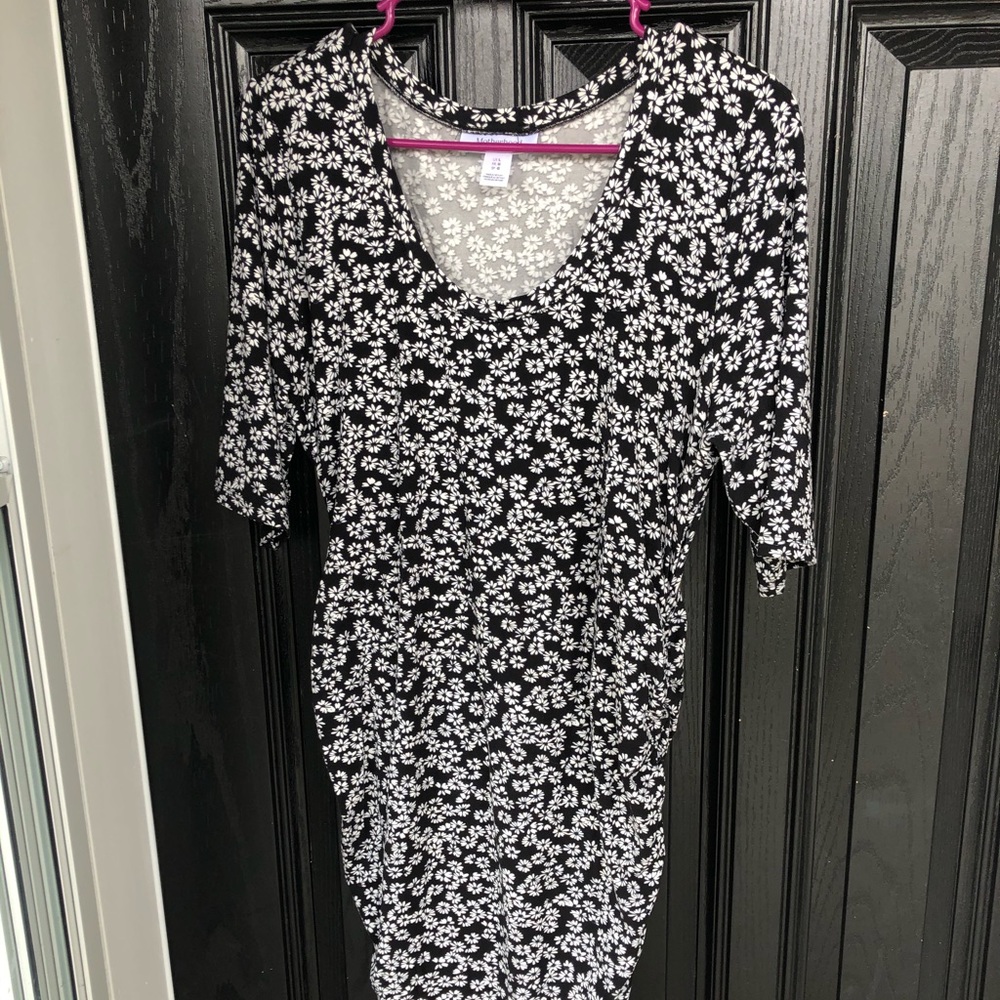 Motherhood Maternity black&white daisy dress